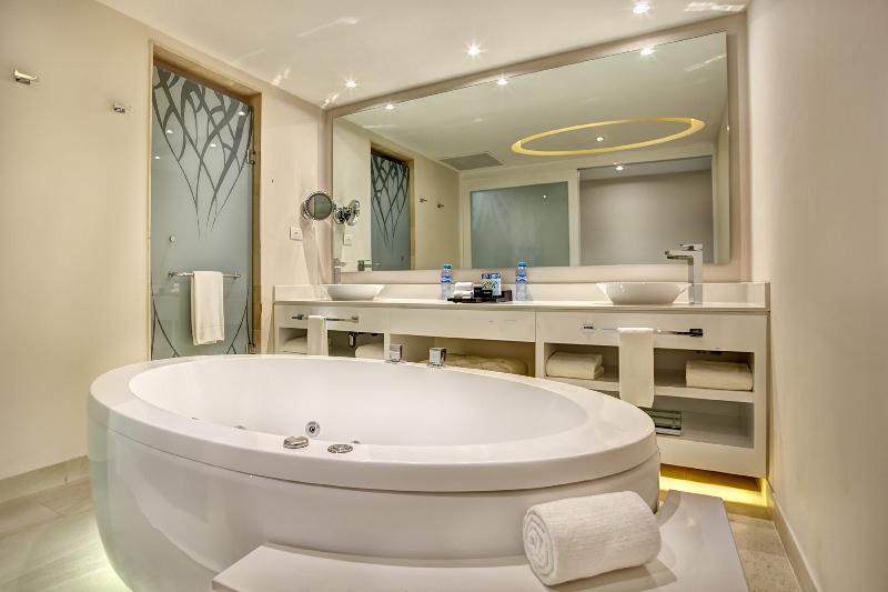 جناح ديلوكس مطل على البحر, Royalton Riviera Cancun, An Autograph Collection - All Inclusive Resort & Casino