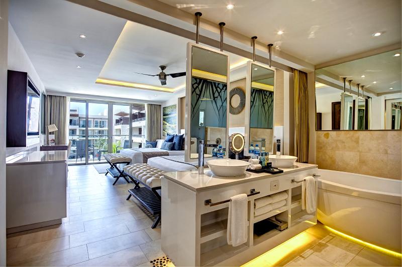 جناح جونيور كلوب, Royalton Riviera Cancun, An Autograph Collection - All Inclusive Resort & Casino