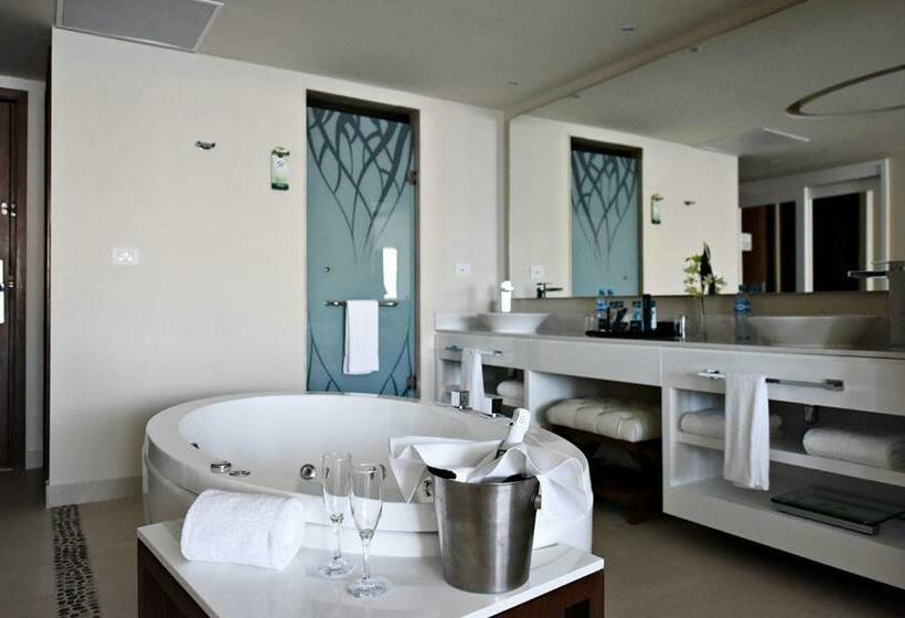 جناح كلوب بإطلالة على البحر, Royalton Riviera Cancun, An Autograph Collection - All Inclusive Resort & Casino