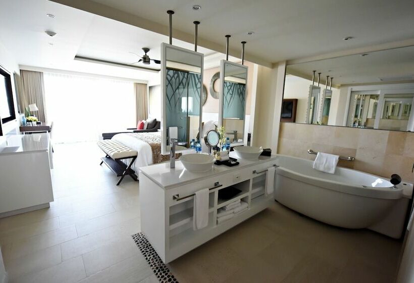 جناح جونيور ديلوكس مطل على البحر, Royalton Riviera Cancun, An Autograph Collection - All Inclusive Resort & Casino