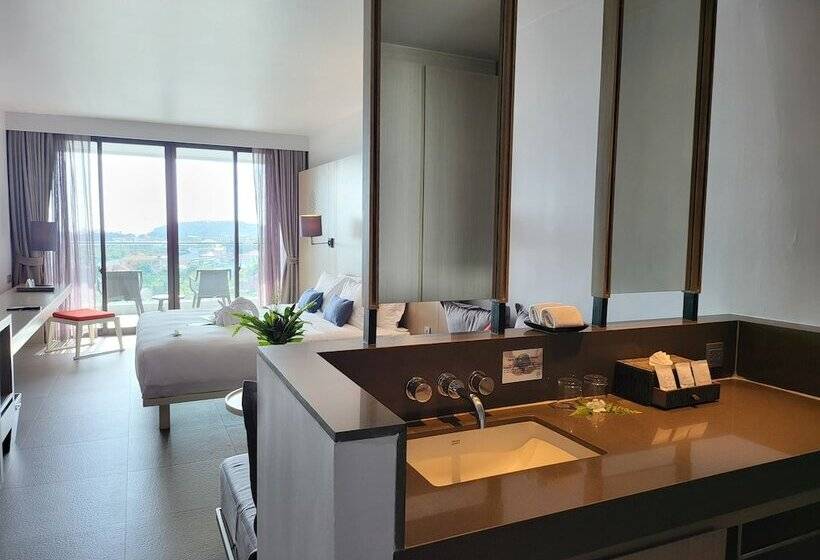 اتاق لوکس با چشم‌انداز دریا, The Yama Hotel Phuket