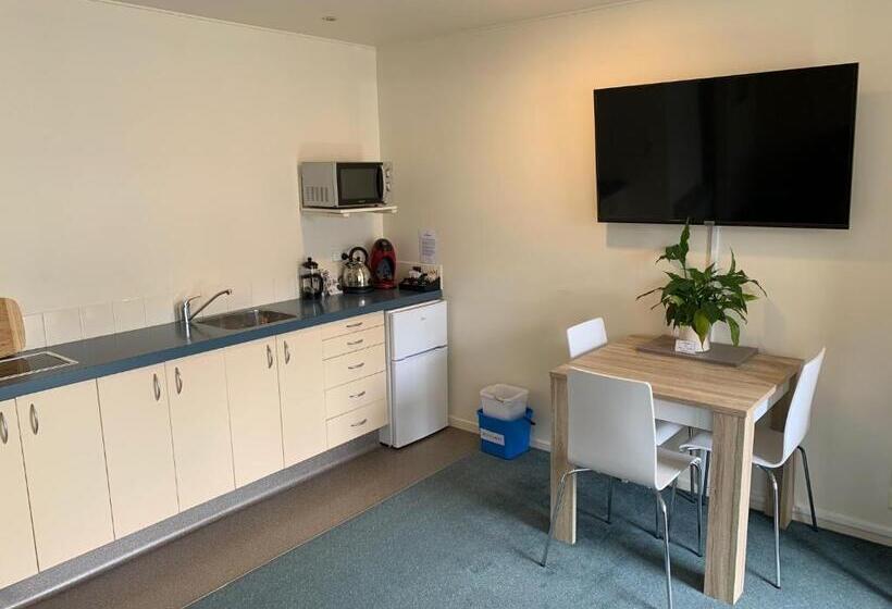 سوئیت 2 خوابه, Academy Motor Inn