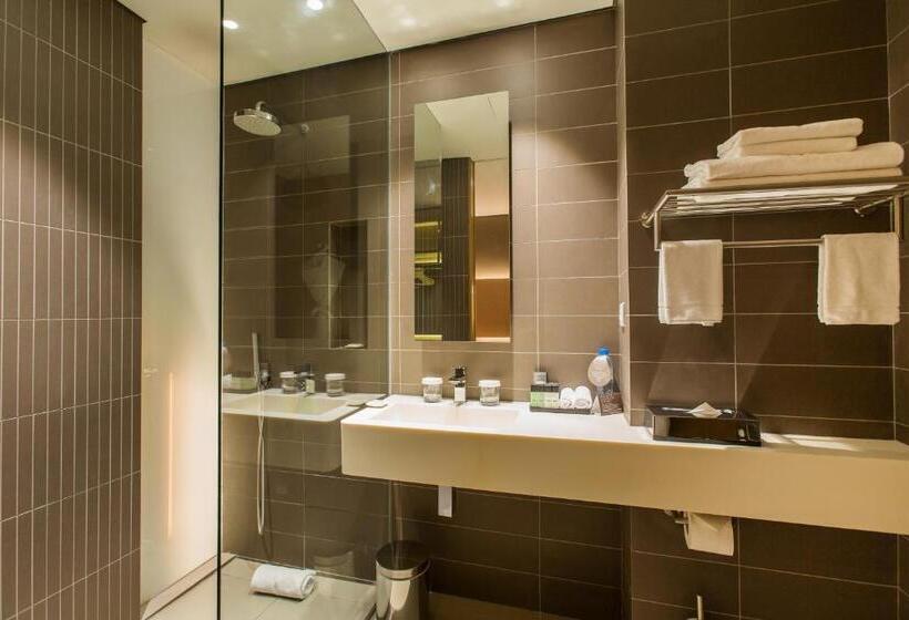 سوییت جونیور با چشم‌انداز دریا, Noom Hotel Conakry