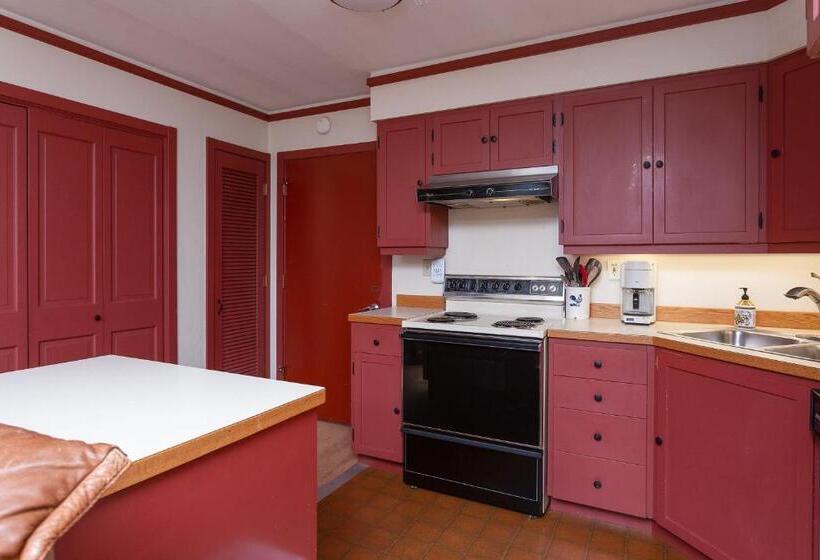 Апартаменты 1 Спальня, East Condo #208