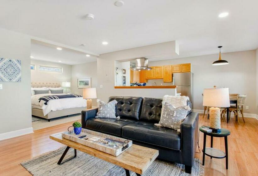 스탠다드 스튜디오, Port Angeles Water View Loft