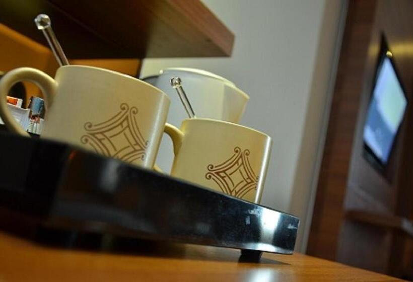 غرفة كلوب, Grand Cakra Hotel Malang