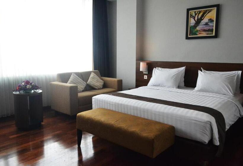 جناح جونيور, Grand Cakra Hotel Malang