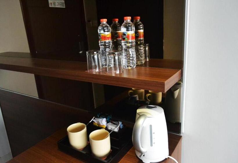 جناح جونيور, Grand Cakra Hotel Malang