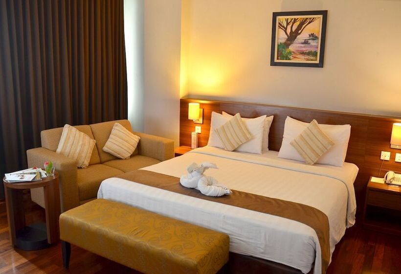جناح جونيور, Grand Cakra Hotel Malang