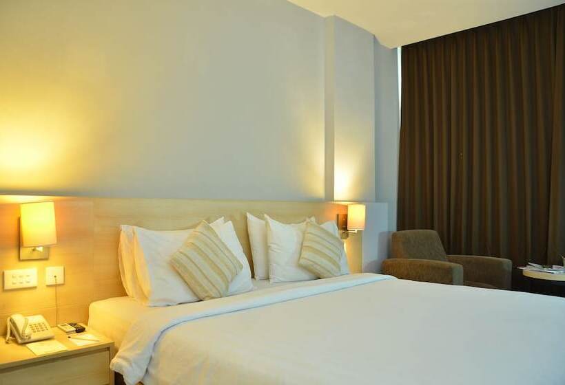 غرفة كلوب, Grand Cakra Hotel Malang
