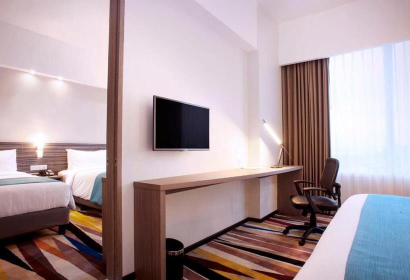 适合残疾人使用的标准间, Holiday Inn Express Surabaya Centerpoint, An Ihg