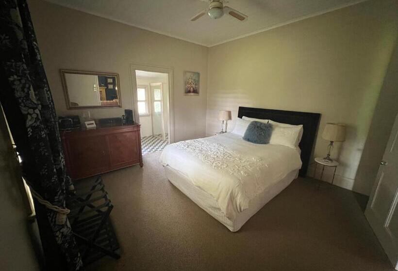 Номер Superior, Private Suite In An Historic 1865 Homestead