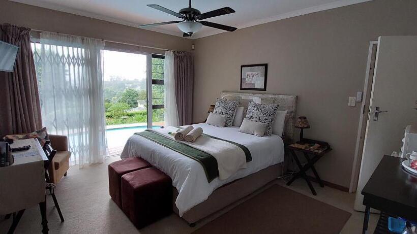 标准间带游泳池, King S Hill Guest House
