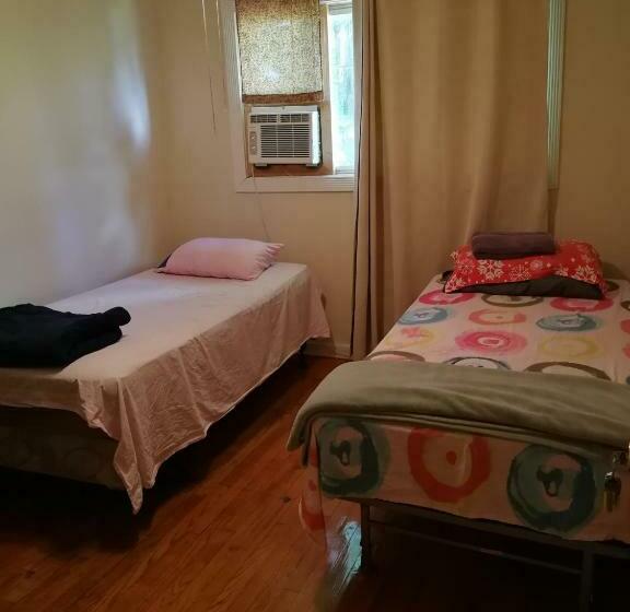 Economy Szoba, 320 Happy Home