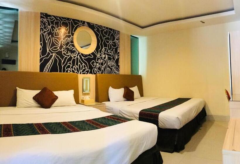اتاق لوکس با چشم‌انداز باغ, Indah Palace Tawangmangu