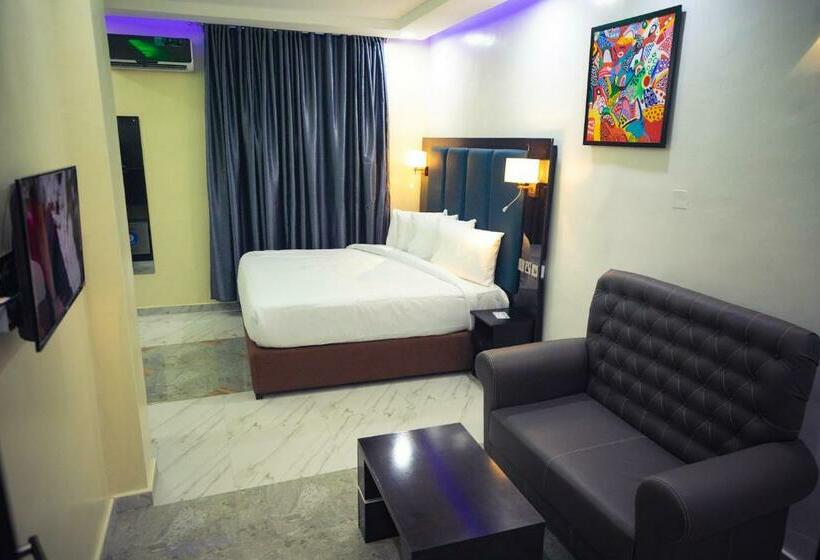 Deluxe Suite King Bed, Beniks Courtyard