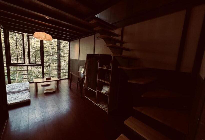 اتاق استاندارد چهار تخته, Kireina Genting Villa