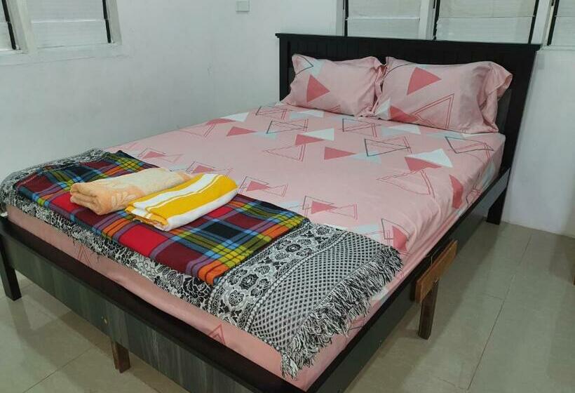 스탠다드 룸, Single Room With Shared Kitchen And Living Room