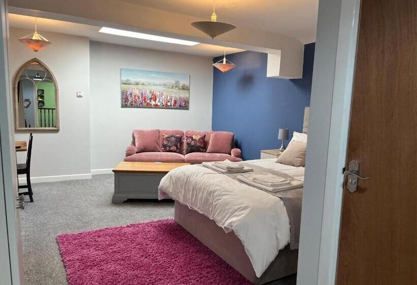 Номер Deluxe Кровать Кинг, Y Teifi   Room Only