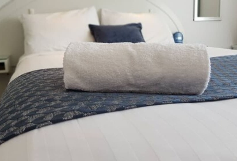Студия Стандарт, Brougham Heights Motel