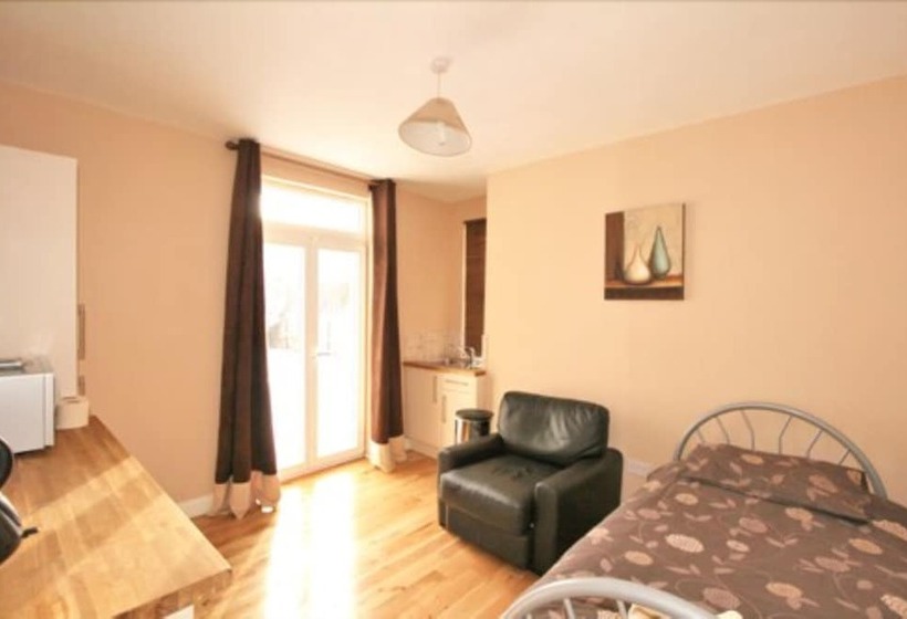 Номер Стандарт Индивидуальный, Central Studios Gloucester Road By Roomsbooked   Free Parking