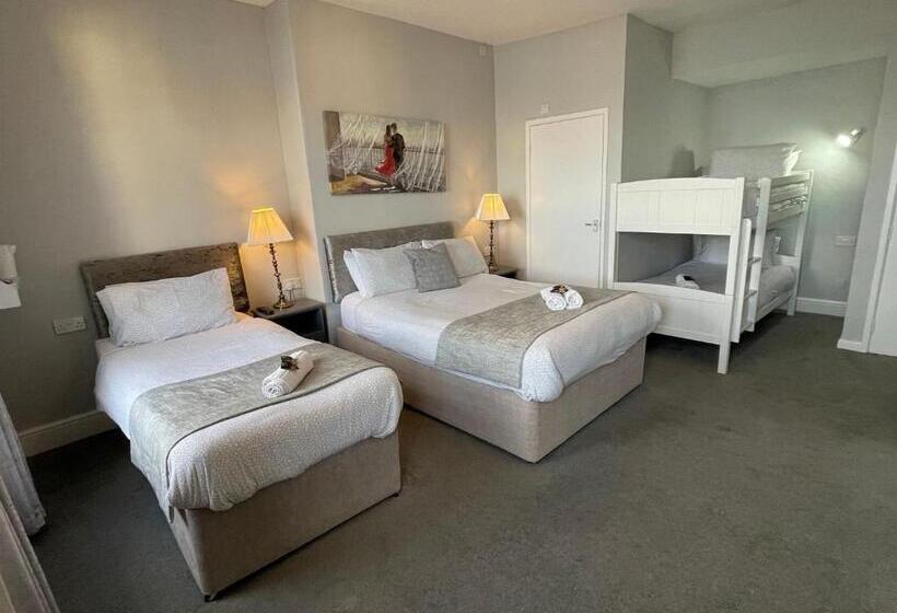 חדר משפחתי נוף לים, The Jubilee Hotel East  With Spa Facilities
