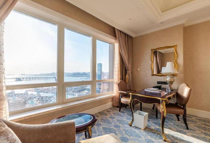 Номер Deluxe Кровать Кинг, The Castle Hotel, A Luxury Collection Hotel, Dalian