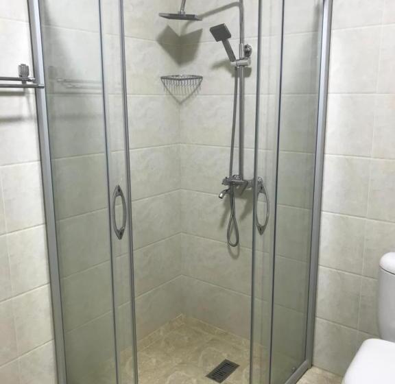 اتاق استاندارد سه نفره, Mazza