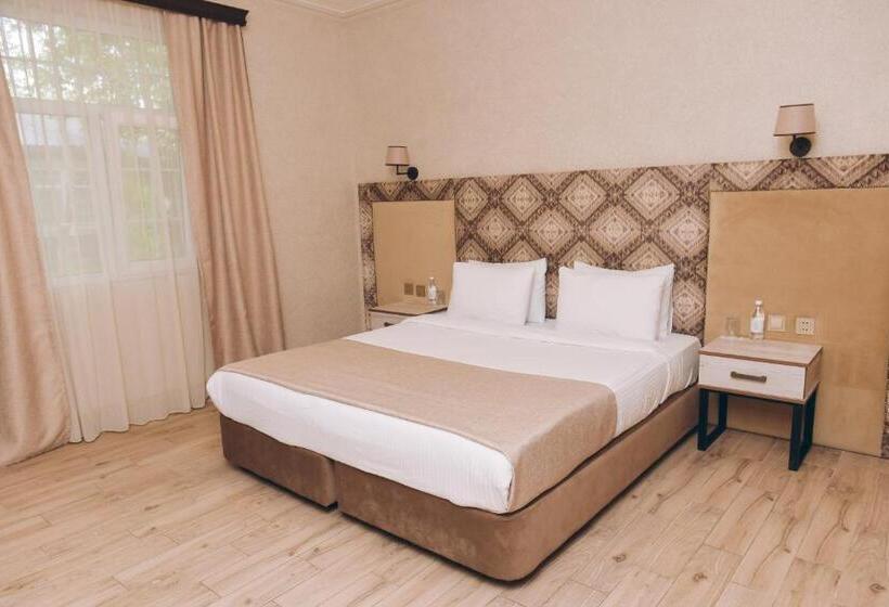 اتاق استاندارد چهار تخته, Vogue Hotel Resort And Spa   Nabran