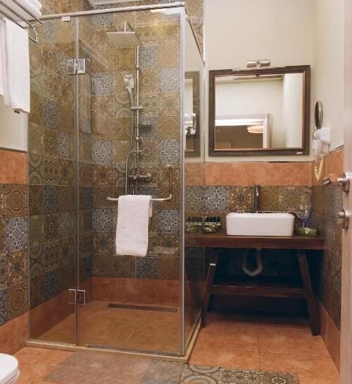 اتاق استاندارد چهار تخته, Vogue Hotel Resort And Spa   Nabran