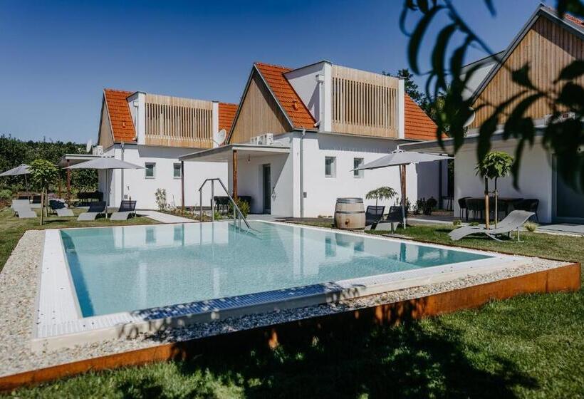 Апартаменты 1 Спальня Вид на Бассейн, Weinberg Chalet 2