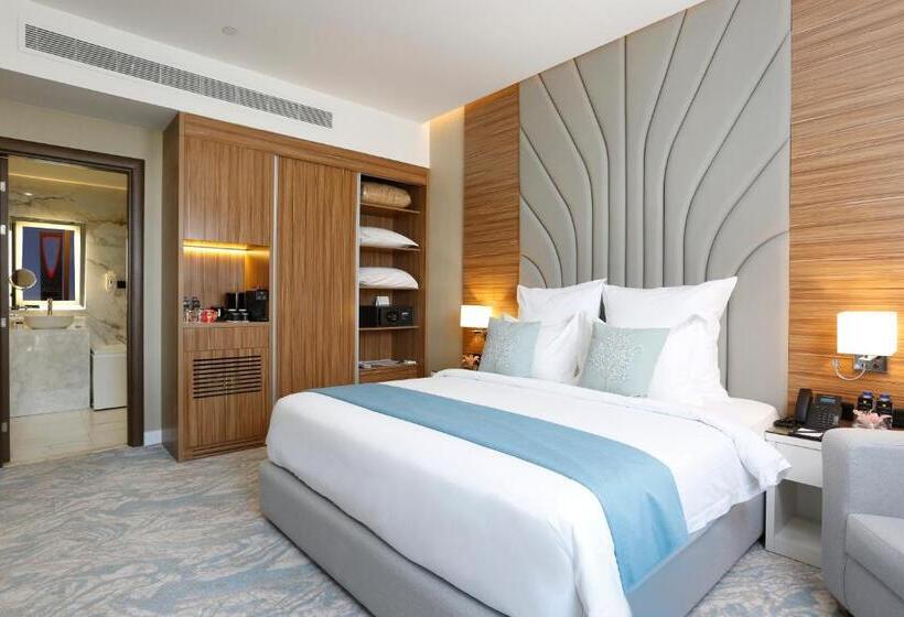 Королевский Люкс, Cantonal Hotel By Warwick
