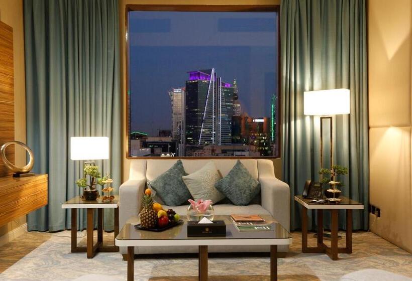 Президентский Люкс, Cantonal Hotel By Warwick