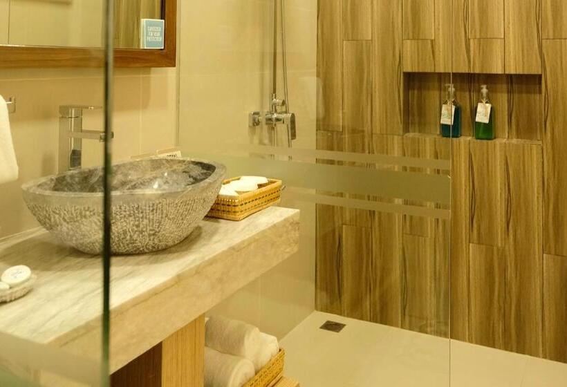 اتاق سوپریور, Tag Resort