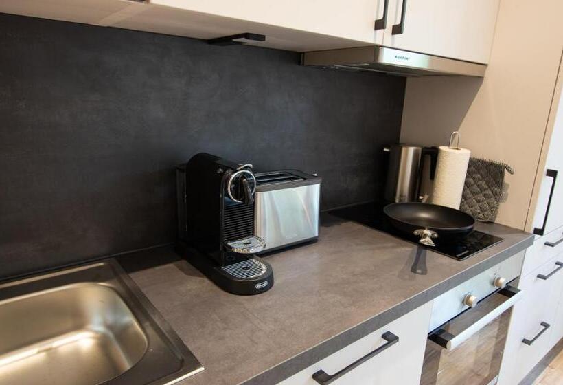 Студио Стандарт Вид на Сад, Livin63 Studio Apartments