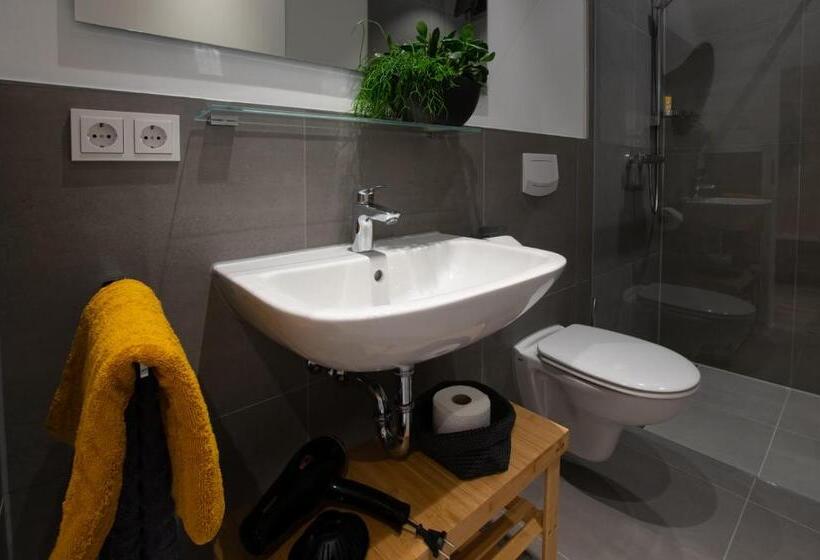 Студио Стандарт Вид на Сад, Livin63 Studio Apartments