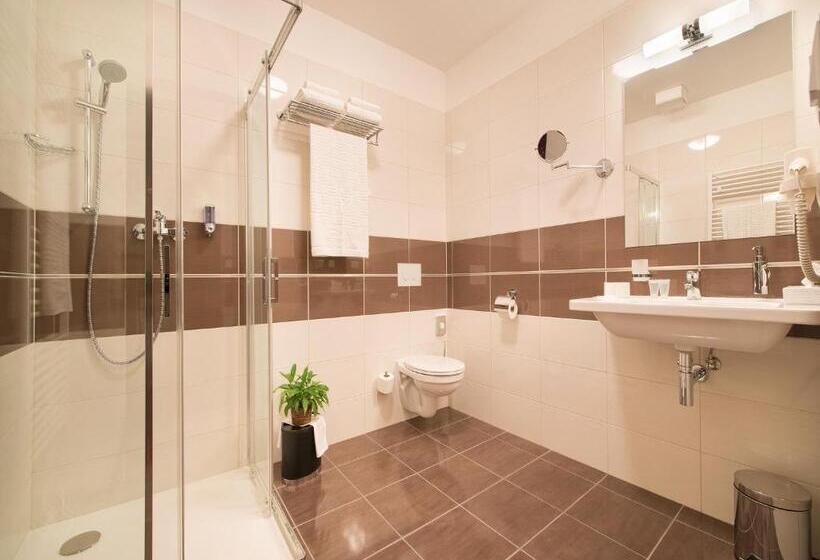 Семейный Номер, Ea Hotel Kraskov
