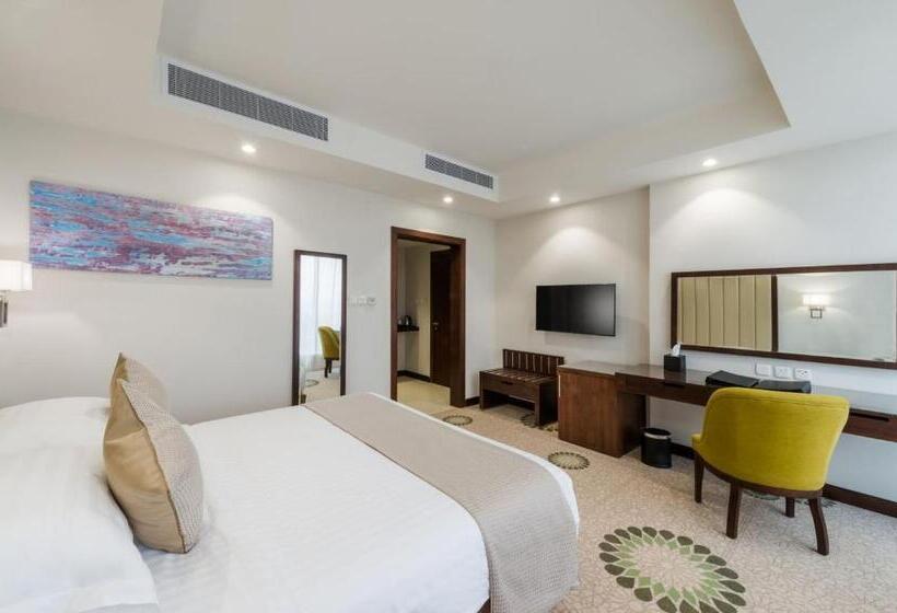 اتاق لوکس با تخت بزرگ, Best Western Plus Al Qurayyat City Center