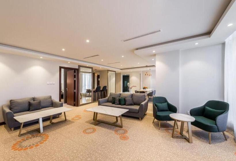 سوئیت رویال, Best Western Plus Al Qurayyat City Center