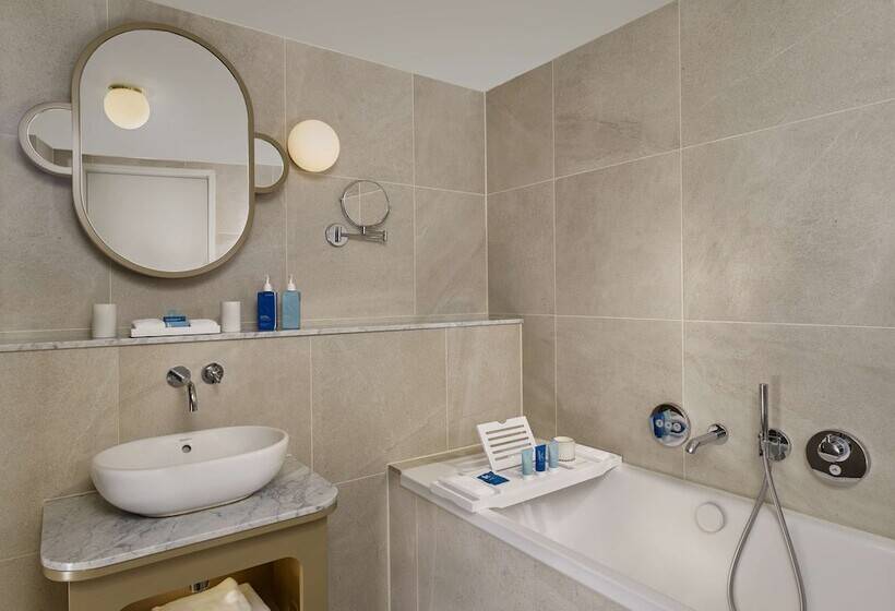 Полулюкс, Art Otel London Battersea Power Station, Powered By Radisson Hotels
