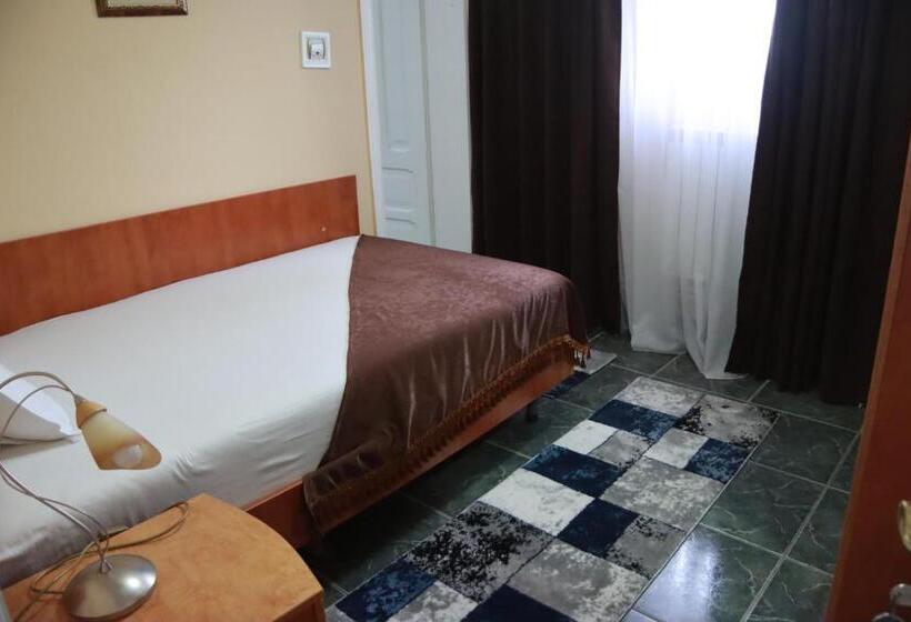 اتاق استاندارد یک نفره, Casa Italia