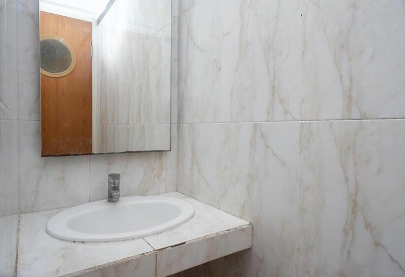 غرفة سوبيريور, Urbanview Hotel Artama Simpang Lima By Reddoorz