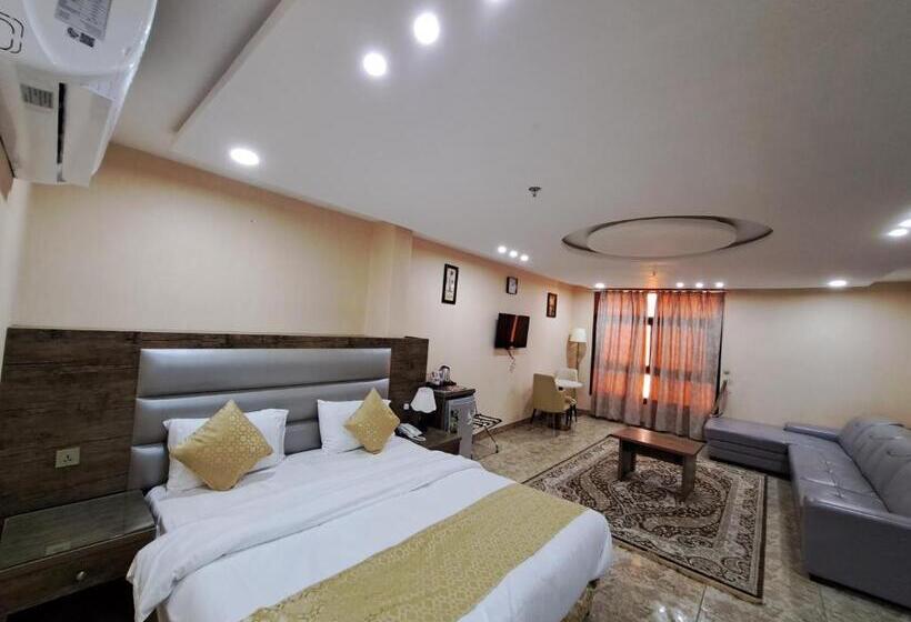 استودیوی استاندارد, فندق ماس الوجه
