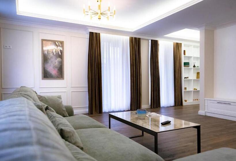 ویلای لوکس 1 خوابه, Casa Viilor