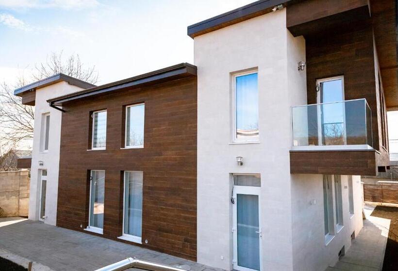 سوییت لوکس, Casa Viilor
