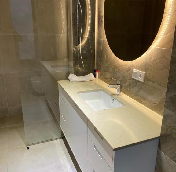 اتاق لوکس با بالکن, Casa Viilor