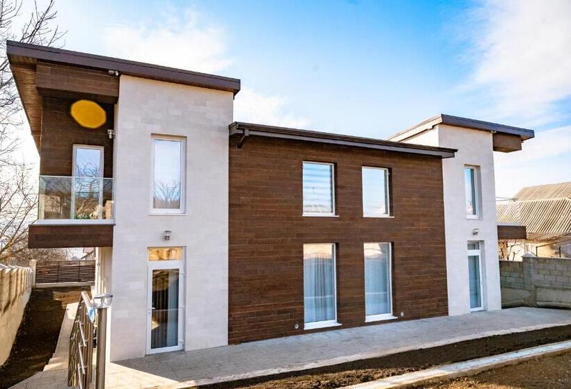 اتاق لوکس, Casa Viilor