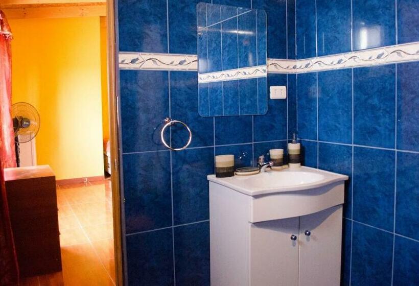 Номер Стандарт Трехместный, Hostal Alabalti