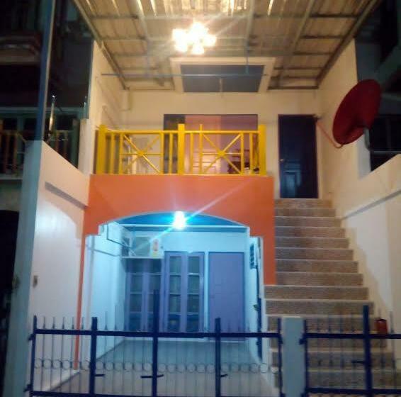 اتاق اکونومی, U Sa By House