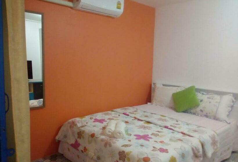 اتاق اکونومی, U Sa By House